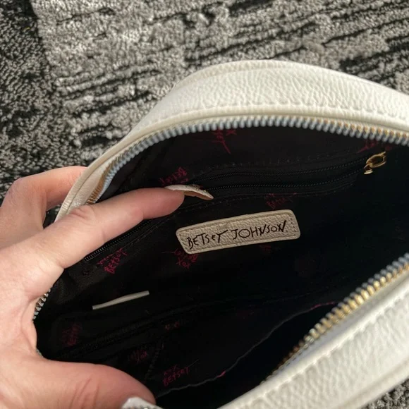 Betsey Johnson Pink and White Tennis Racket Purse 🌟RARE🌟 - Picture 3 of 10